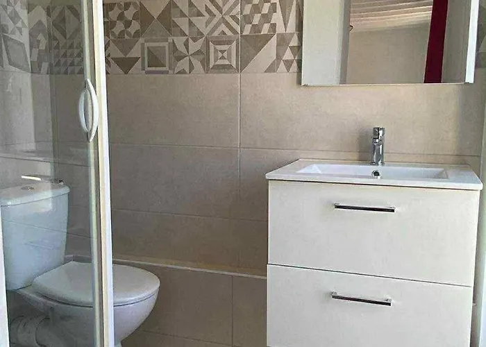 T2 100m De La Apartment